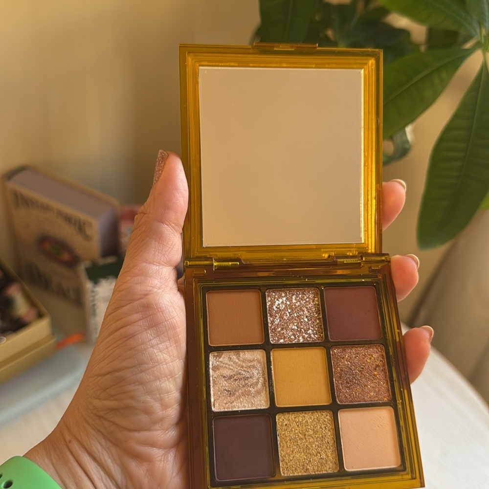 HUDA BEAUTY Toffee 
Brown Obsessions Eyeshadow Palette - Picture 2 of 3